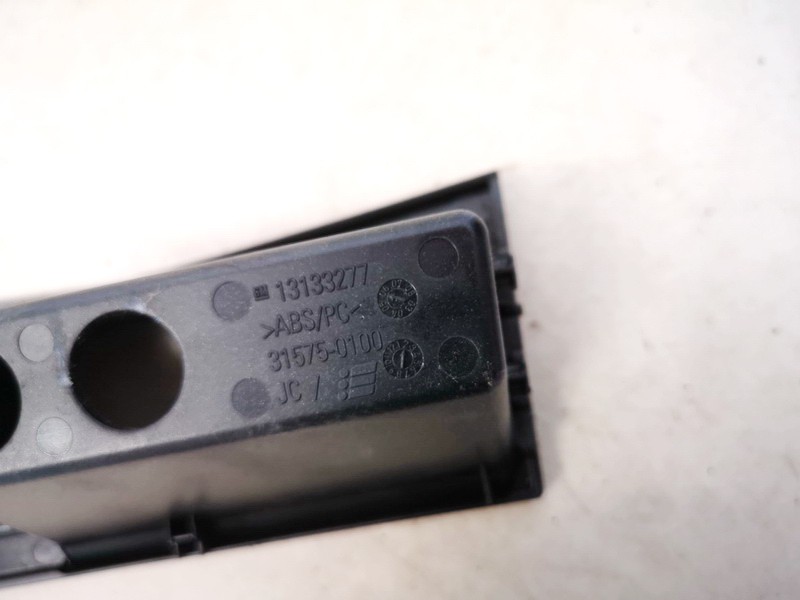 13133277 Opel Astra 2006 Cigarette lighter cover assembly