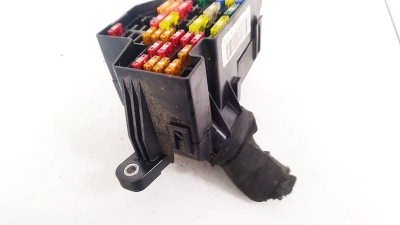 Volkswagen Passat 2010 Fuse box - Thumbnail 3