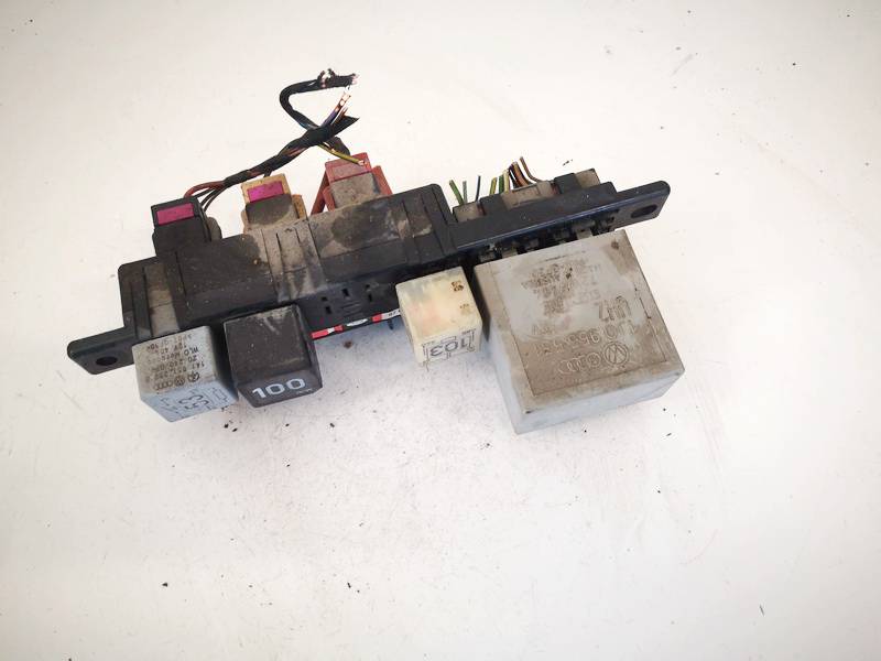 8L0941822 Volkswagen Bora 1999 Skrzynka bezpieczników