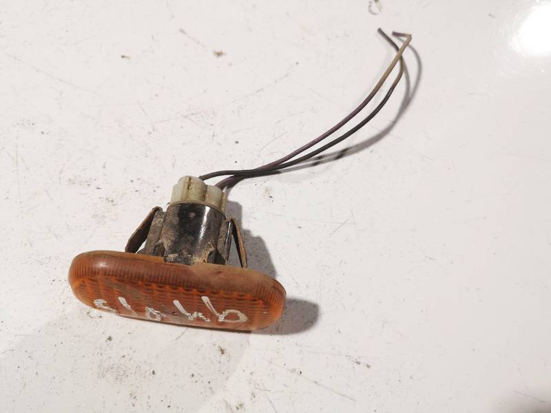 Volkswagen Passat 2009 Clear Side Repeaters - FRONT RIGHT - Thumbnail 2