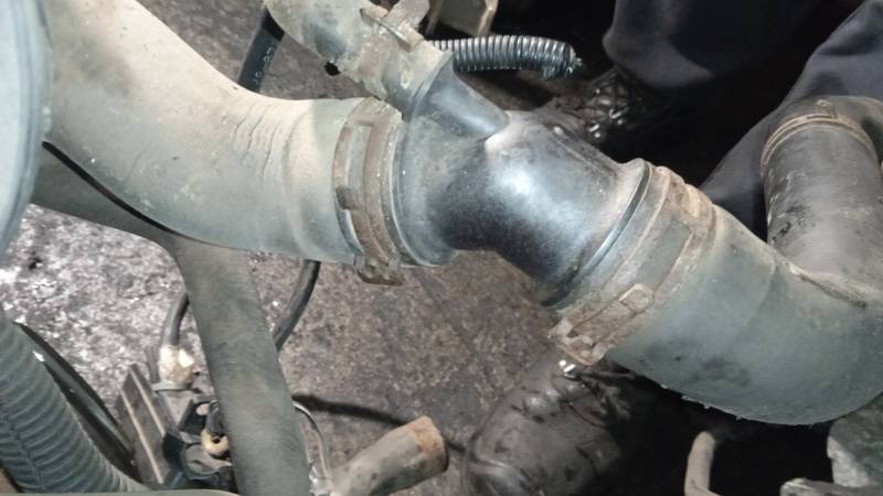 1J0121087B Volkswagen Golf 2000 Dzesēšanas šķidruma atloks - Thumbnail 3