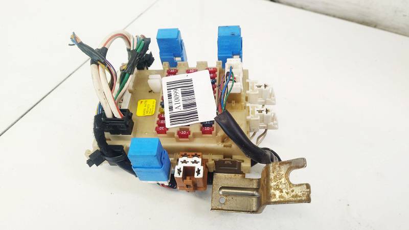24350AV700 Nissan Primera 2003 Fuse box