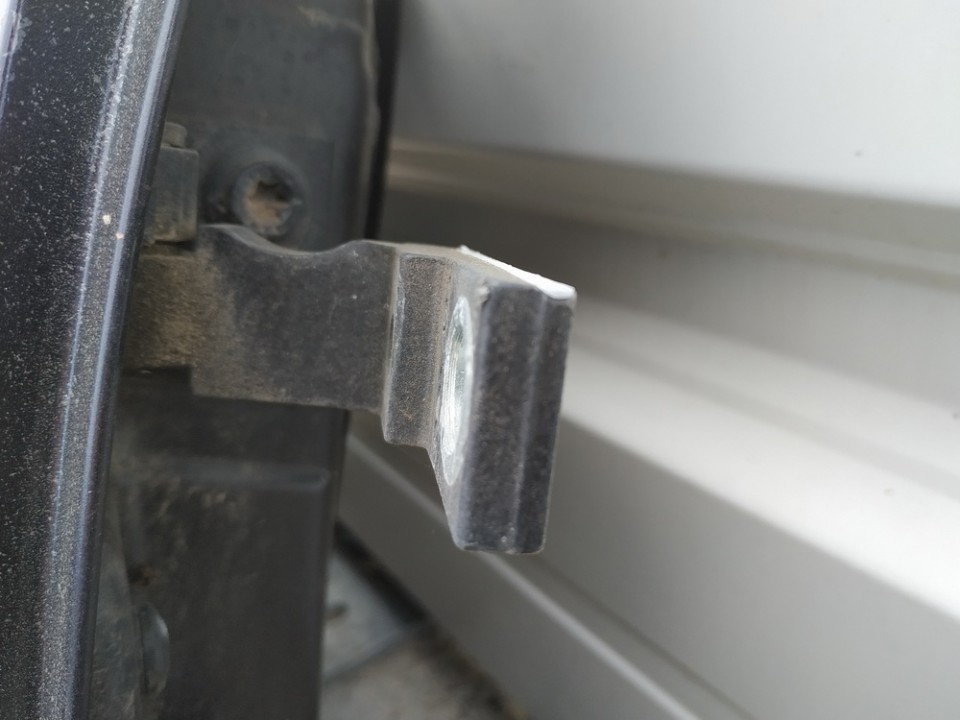 Audi A4 2001 Priekiniu duru vyris P. - Thumbnail 2