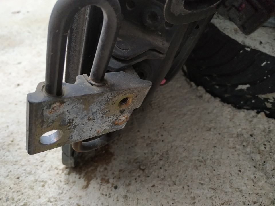 Audi A4 2001 Priekiniu duru vyris P.