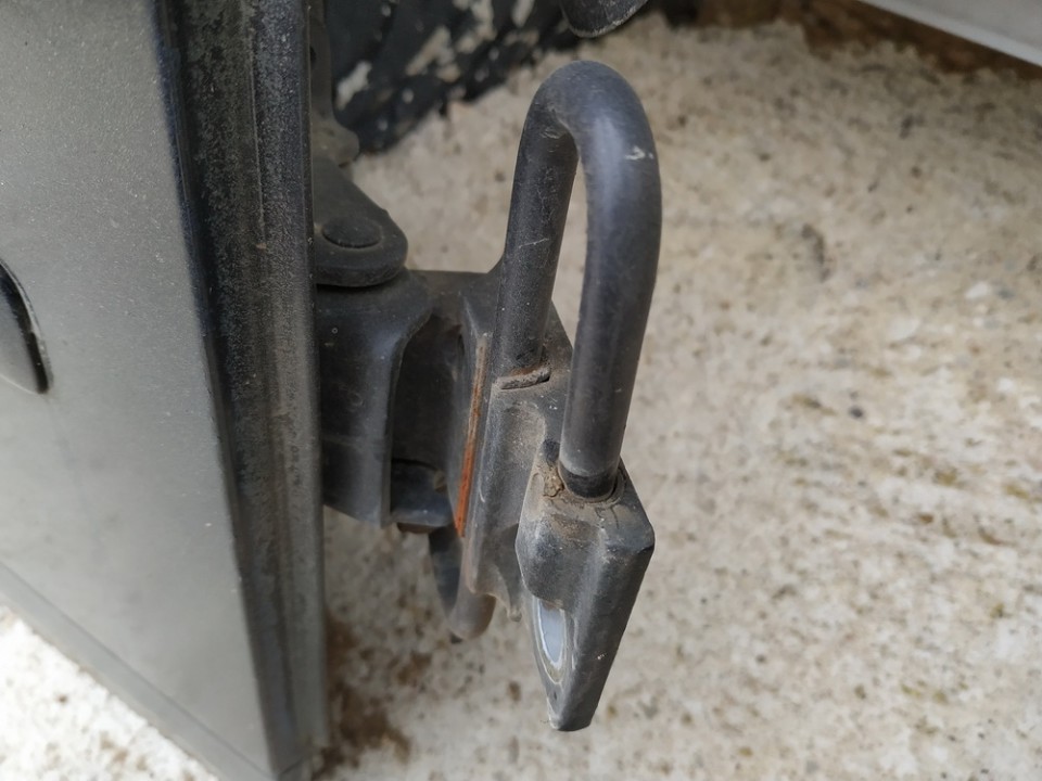 Audi A4 2001 Priekiniu duru vyris P. - Thumbnail 2