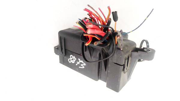 1K1941824 Volkswagen Golf 2005 Fuse box