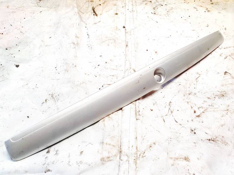 1U6827577E Skoda Octavia 2002 Door handle tailgate boot trim strip cover - REAR