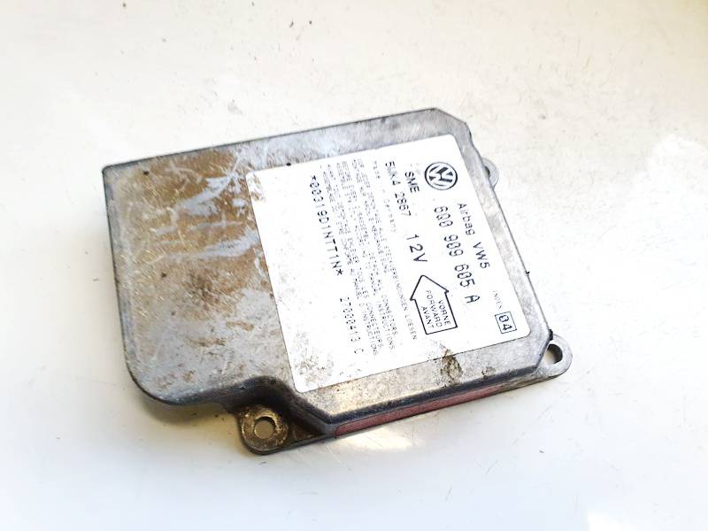 6Q0909605A Volkswagen Golf 1998 Airbag crash sensors module