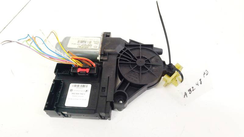 1T0959702 Skoda Octavia 2005 MOTEUR DE LEVE VITRE AVANT DROIT