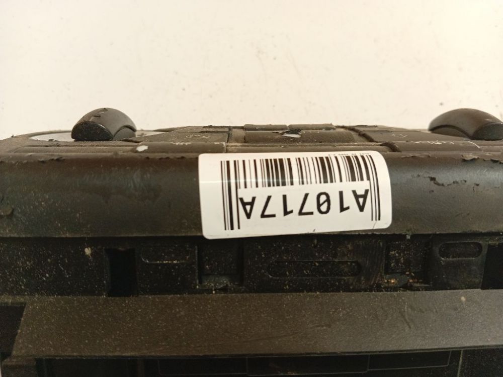 8P0820043B Audi A3 2003 Climate Control Panel (heater control switches) - Thumbnail 2