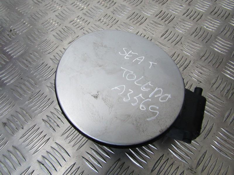 1M5809905G Seat Toledo 2001 Zewnętrzna Pokrywa Wlewu Paliwa