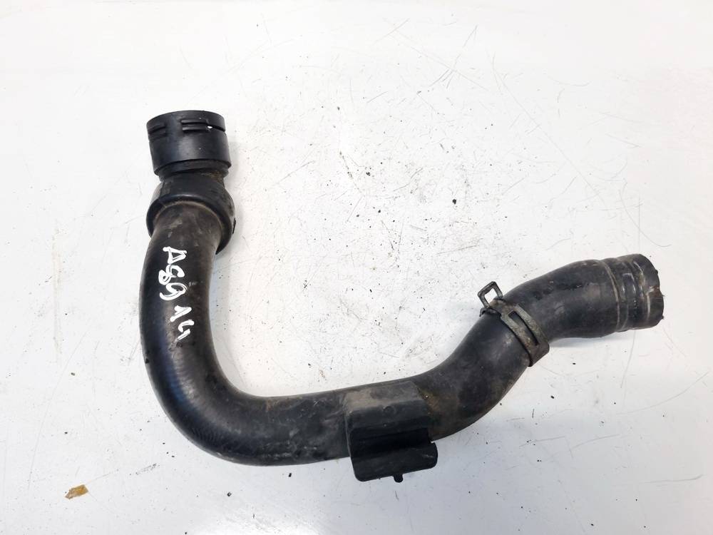 8D0121101AD Skoda Superb 2007 Manguera-Tubo del líquido refrigerante