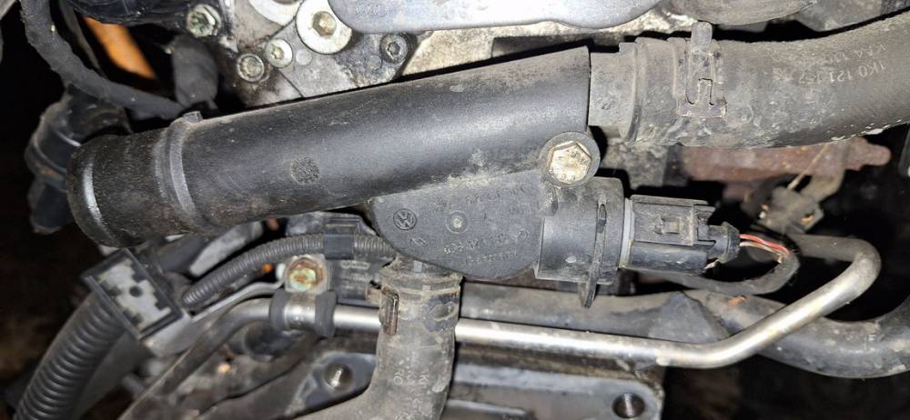 038121132D Volkswagen Golf 2006 Termostata korpuss