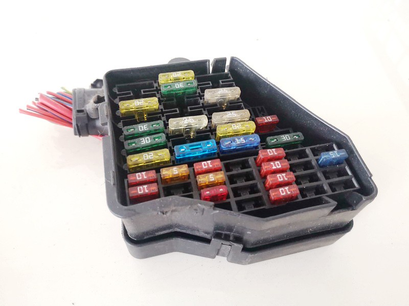 8D2941824 Audi A4 2002 Fuse box