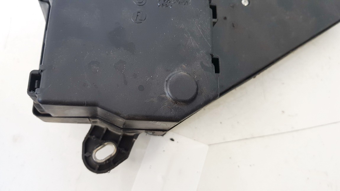 690661901 BMW 5-Series 2004 Fuse box - Thumbnail 3