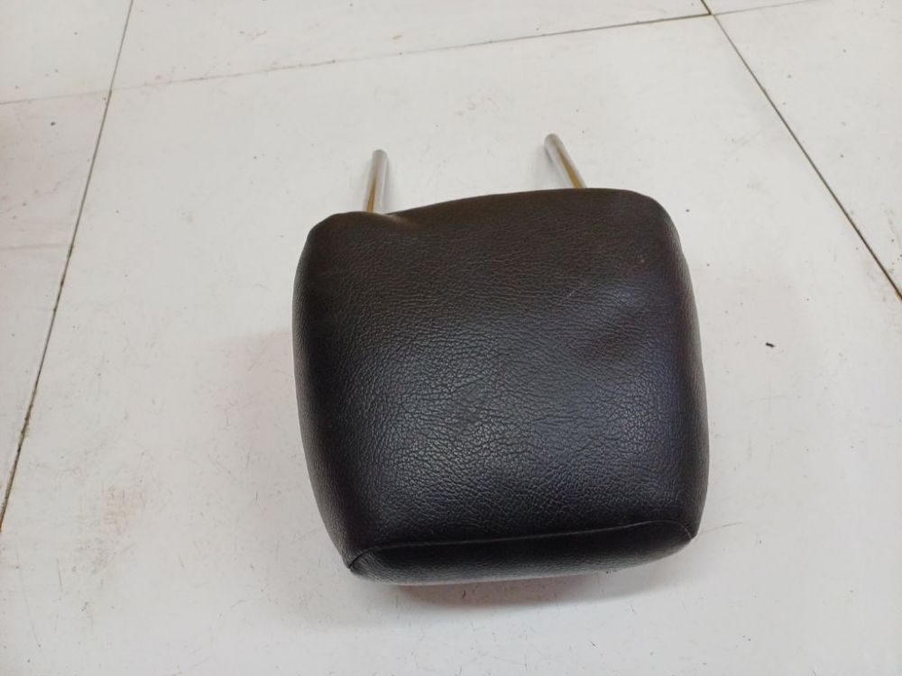 Skoda Superb 2011 Seat headrest - Thumbnail 2