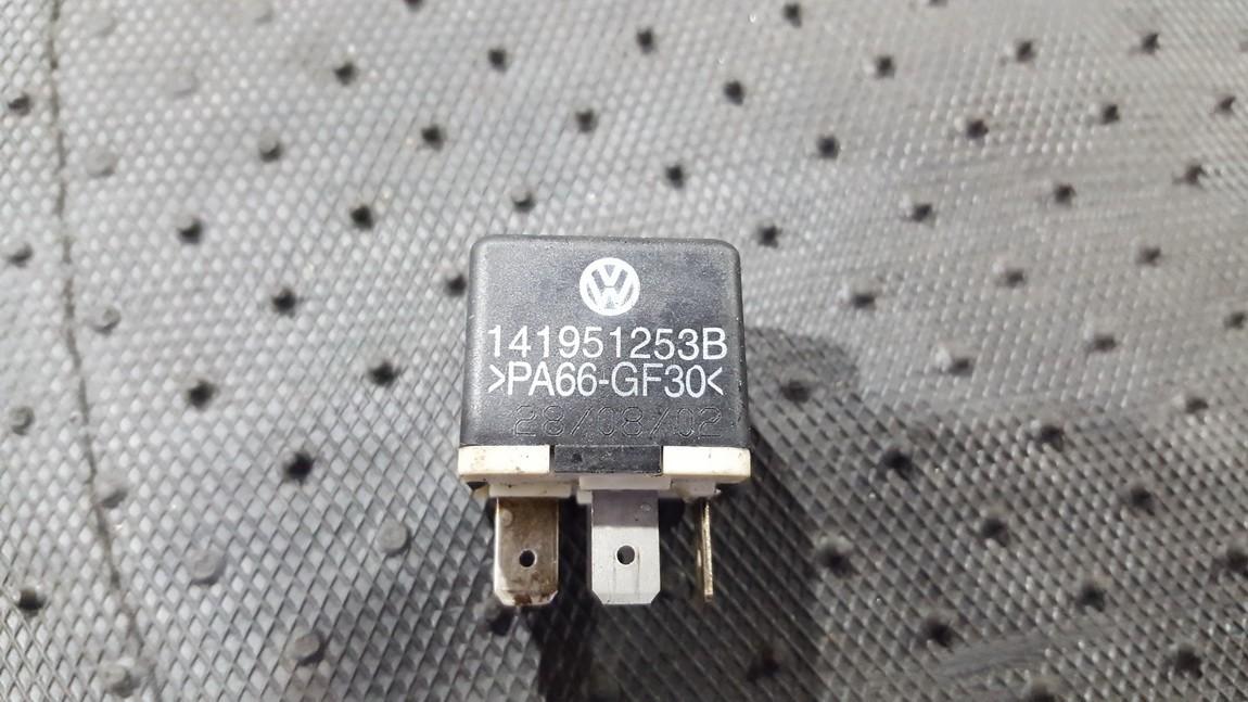 141951253B Audi A6 2003 Relay module