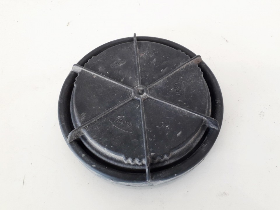 89391724 Volkswagen Polo 2006 Headlight bulb dust cover cap - FRONT