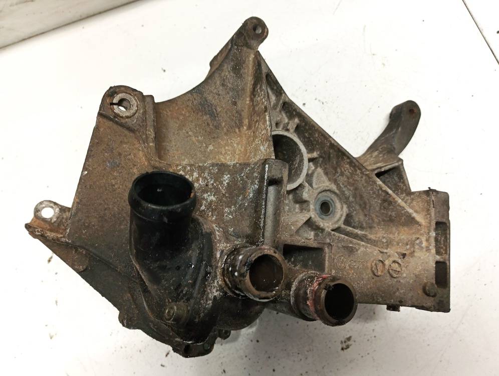 028903143AF Volkswagen Passat 1997 Engine Mount Bracket and Gearbox Mount Bracket