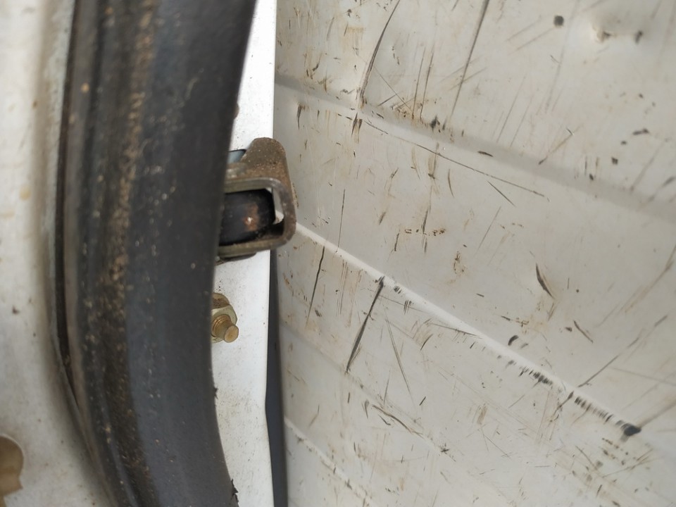 Subaru Forester 1999 Oven Rajoitin - EDESSÄ OIKEALLA