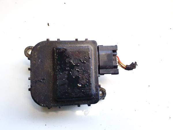 8D2820511C Volkswagen Passat 2001 Heater Vent Flap Control Actuator Motor