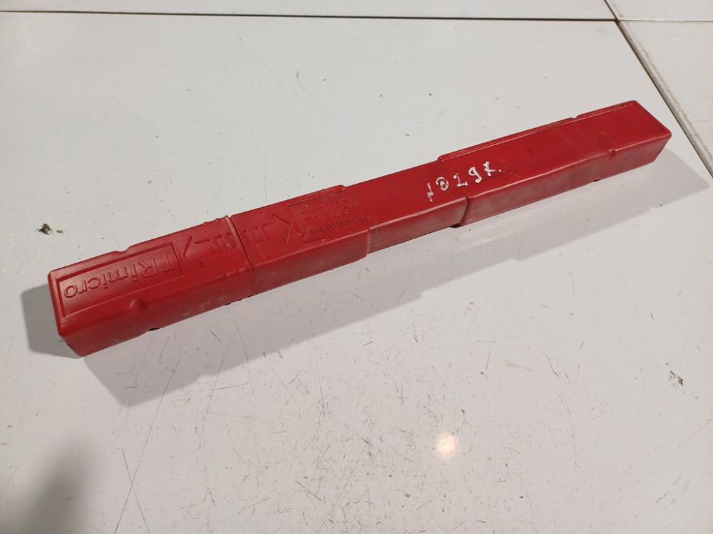 E1327R030017 Volkswagen Passat 2006 Warning Triangle Integrated into Trunk