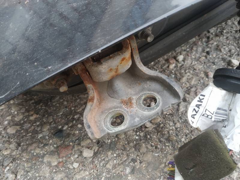 Nissan Primera 2003 Zawias przednich drzwi - PRZEDNIE