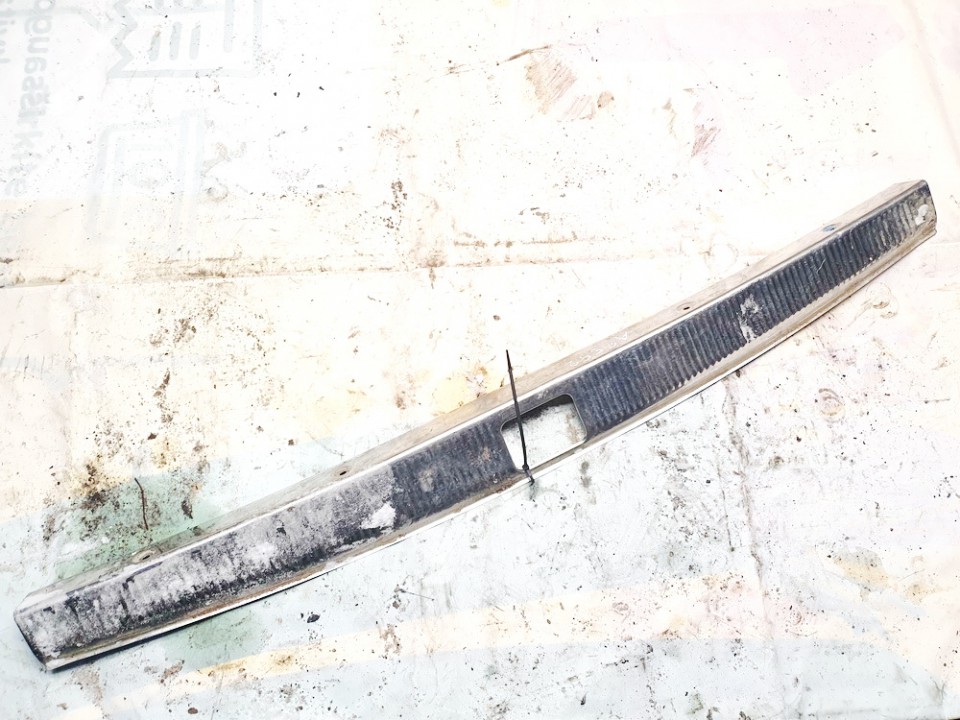 4B9864483 Volkswagen Golf 2006 Metal Boot Lip Cover