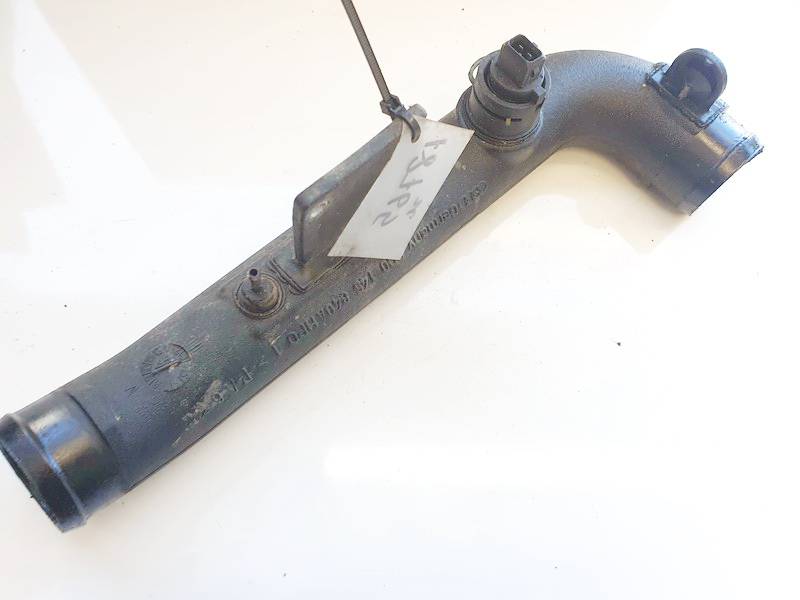 8D0145840AH Audi A4 1995 Välijäähdyttimen letku