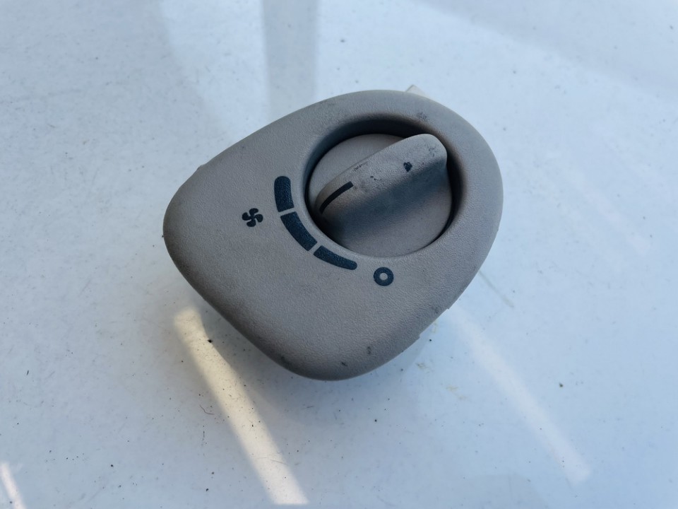 4685357 Plymouth Grand Voyager 1998 Climate Control Panel (heater control switches)