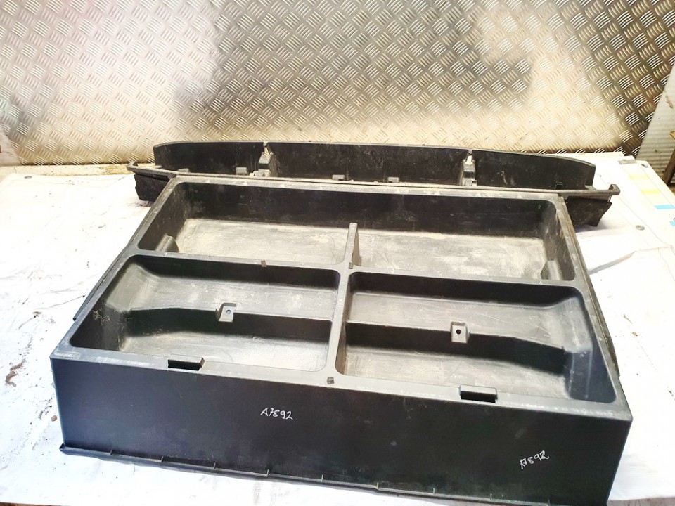 649910F010 Toyota Corolla Verso 2006 garniture intérieure