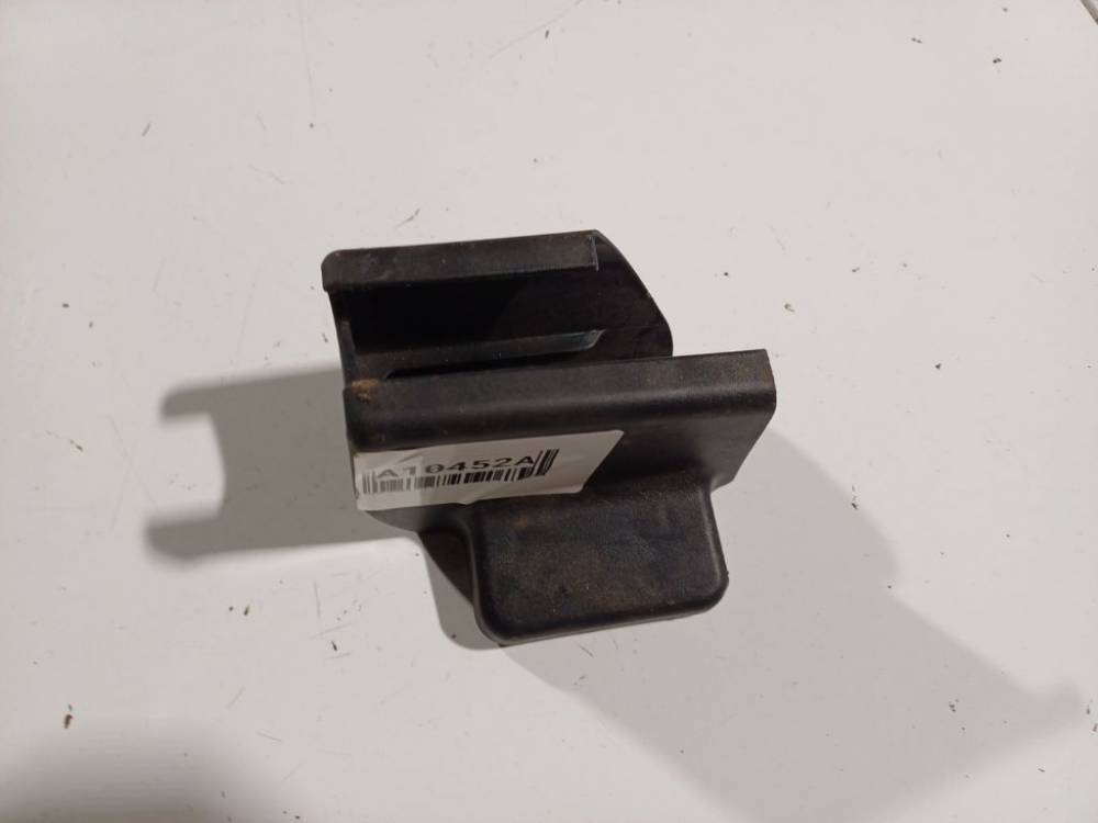 7213705050 Toyota Avensis 2010 Salona apdare (plastmasas)