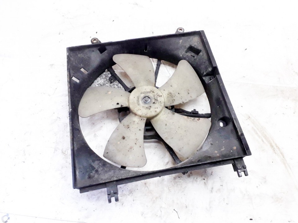 1227509271 Toyota RAV-4 2005 Diffuser, Radiator Fan