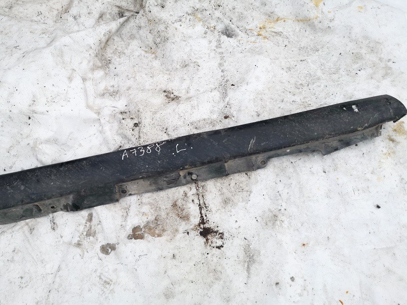 Toyota Avensis 2003 Plastikowy lewy próg