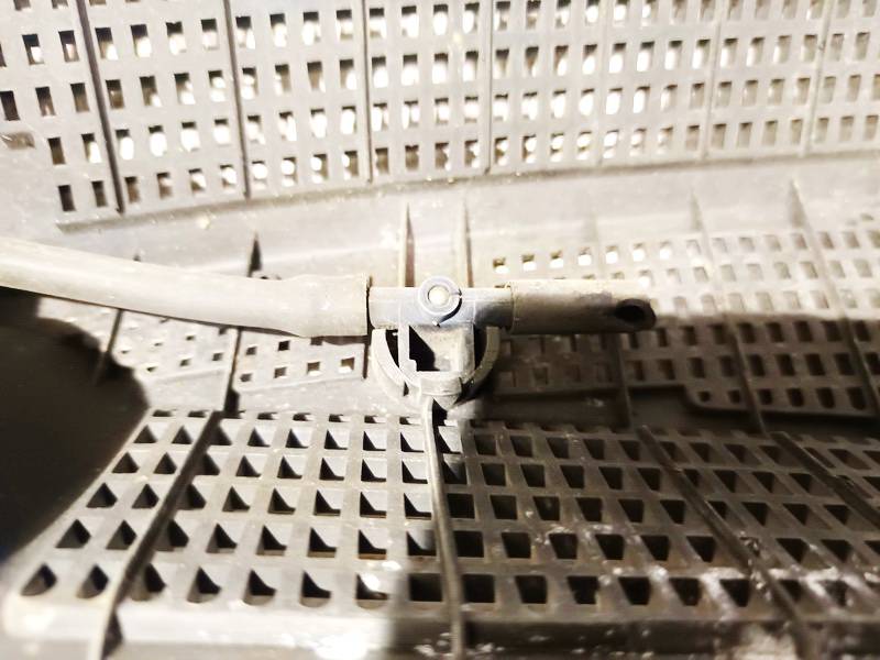 Opel Astra 2004 Priekšējā stikla mazgāšanas sprausla - Thumbnail 3