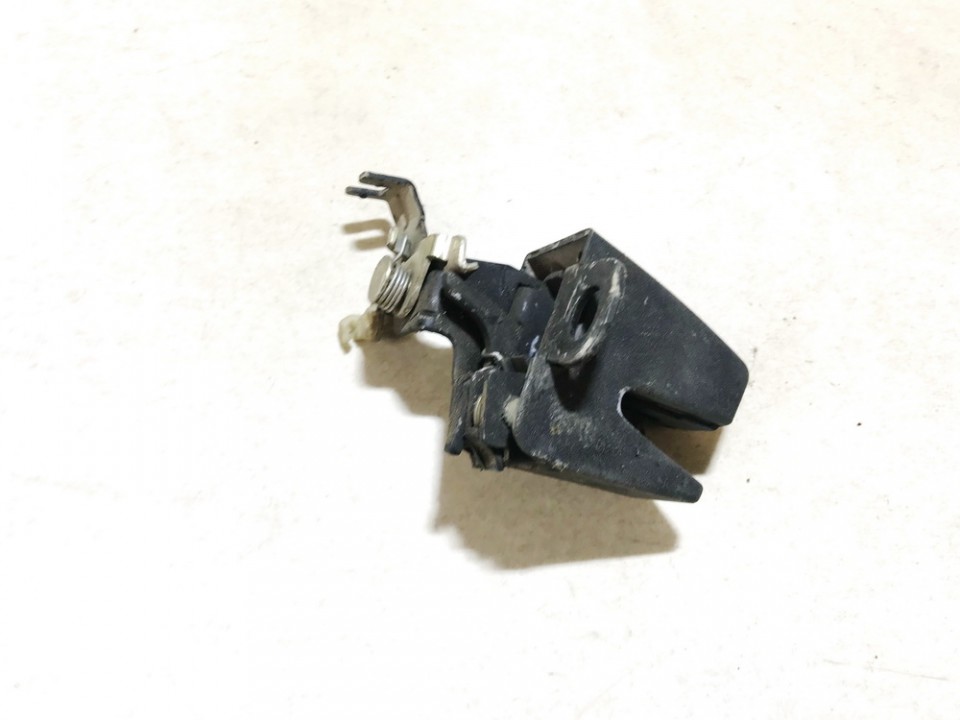 Volkswagen Caddy 2005 Aizmugurējā vāka slēdzene - AIZMUGURE