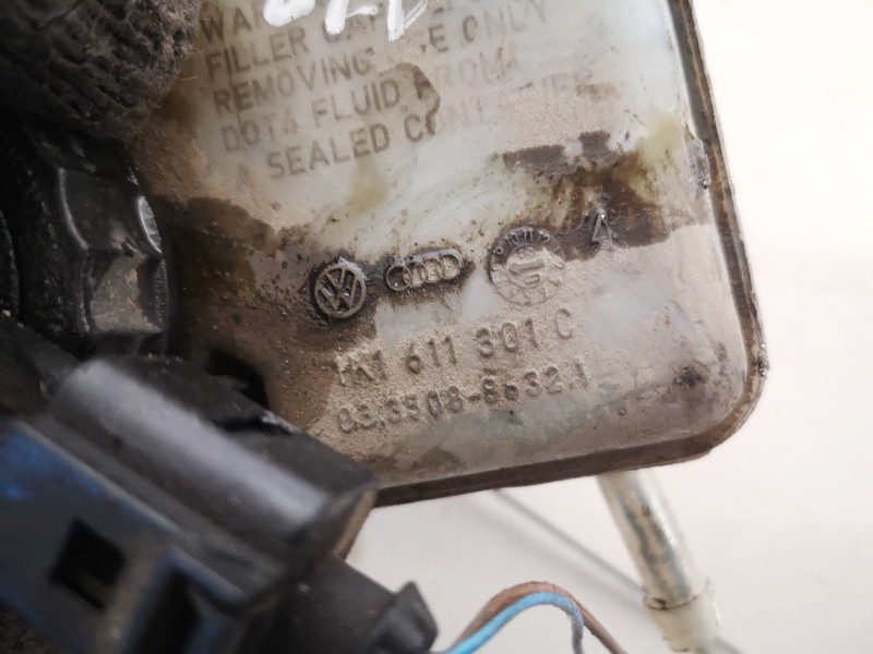 1k1611301c used Brake Master Cylinder Reservoir Volkswagen Touran 2004