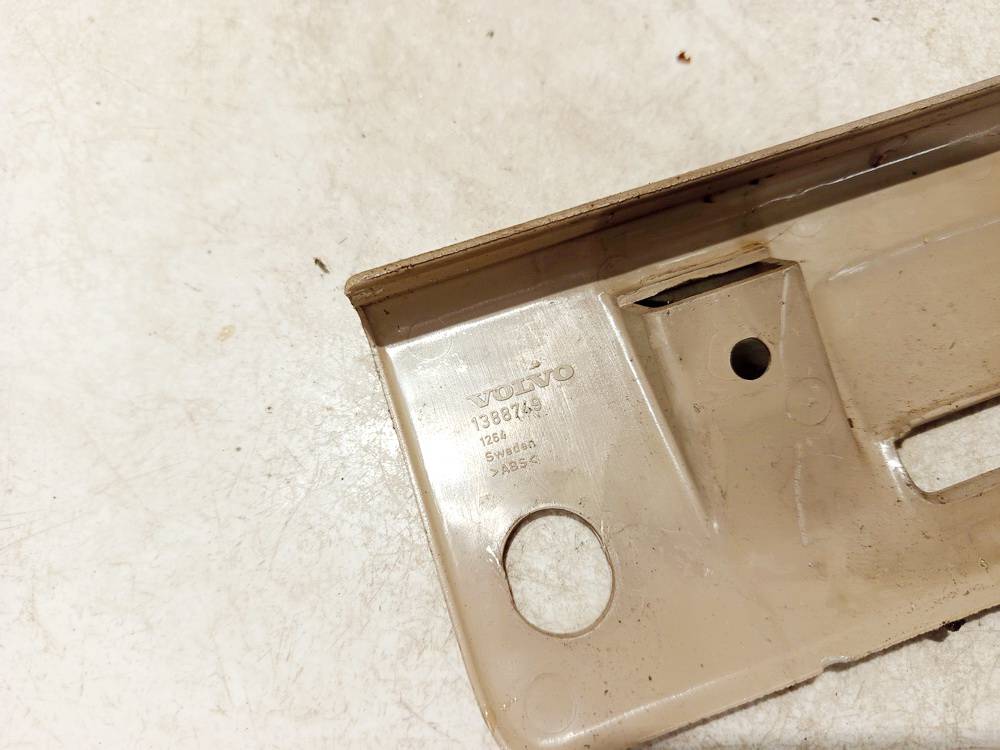 1388749 Volvo V70 1997 Wykończenie wnętrza (plastikowe elementy) - Thumbnail 3