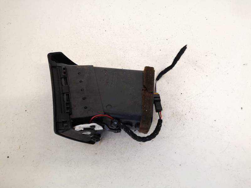 8E0820902F Audi A4 2004 Wloty powietrza do kabiny - Thumbnail 2