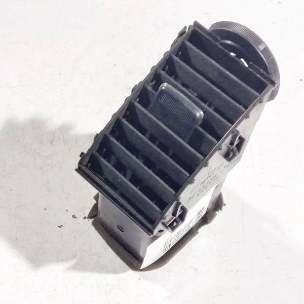 5506247010 Toyota Prius 2005 Wloty powietrza do kabiny