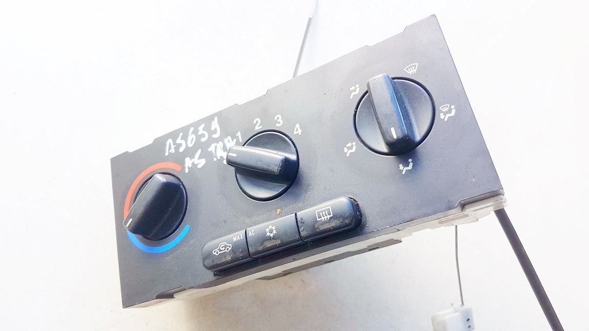 B5690 Opel Astra 2003 Climate Control Panel (heater control switches)