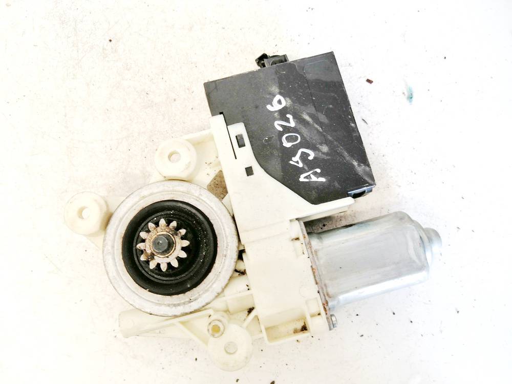 30724757 Volvo V50 2005 Durvju loga pacēlāja motors - AIZMUGURE PA LABI