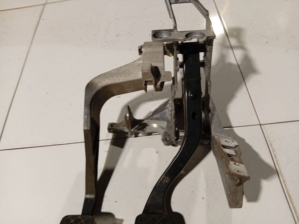 8D1721117N Skoda Superb 2003 Pedal work, Brake pedal, Pedal bracket, Clutch pedal - Thumbnail 3