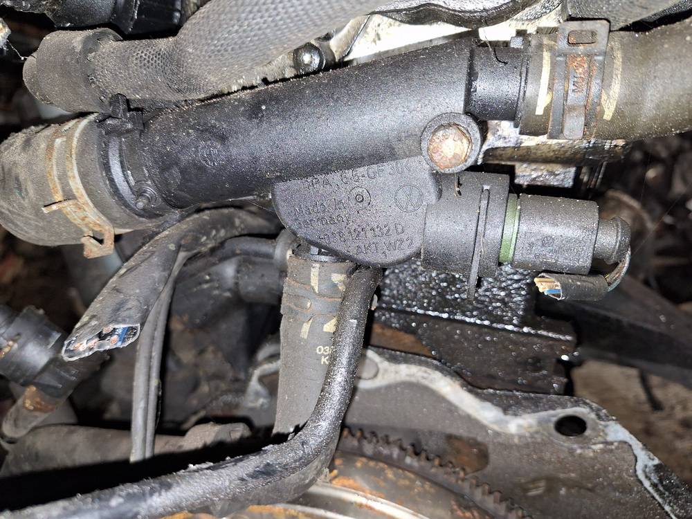 038121132D Skoda Superb 2007 Carcasa del termostato - Thumbnail 2