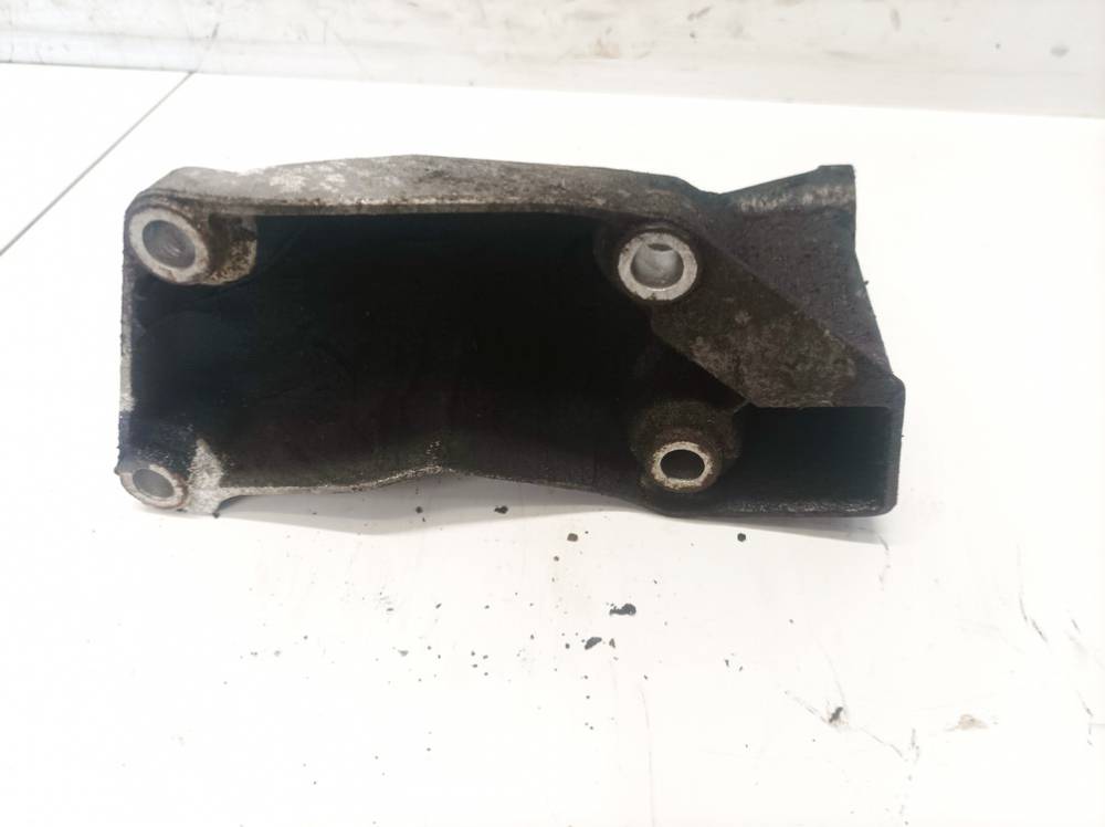 Volkswagen Passat 2003 Variklio kronsteinas ir Greiciu dezes kronsteinas - Thumbnail 3