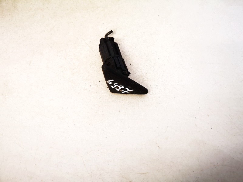 98AG19B514AC Ford Focus 2000 Bagazines atidarymo mygtukas