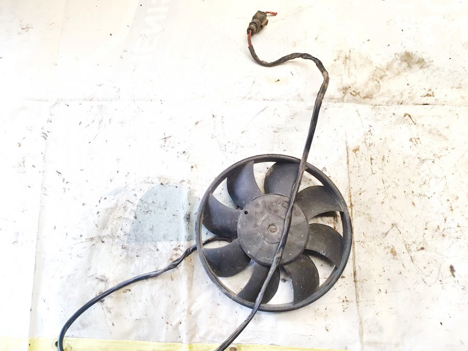 8D09594566 Volkswagen Passat 2002 Difuzorius (radiatoriaus ventiliatorius)