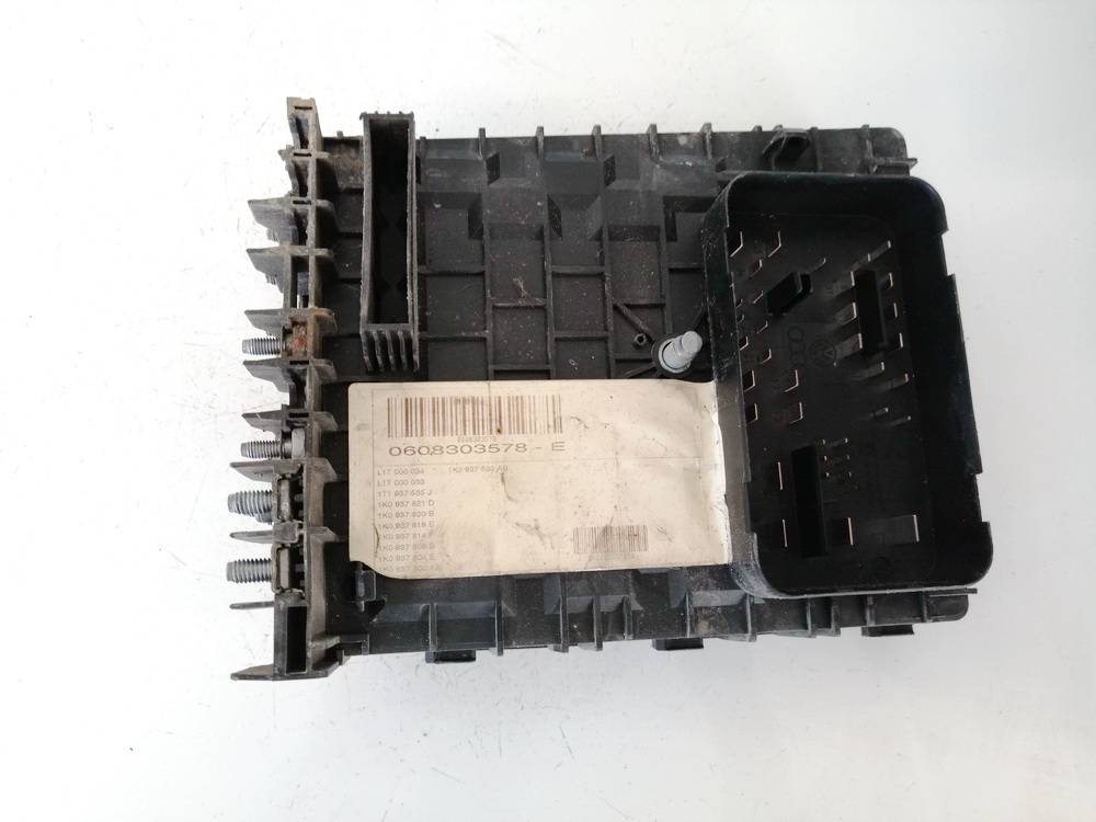 1K0937125A Volkswagen Golf 2008 Fuse box