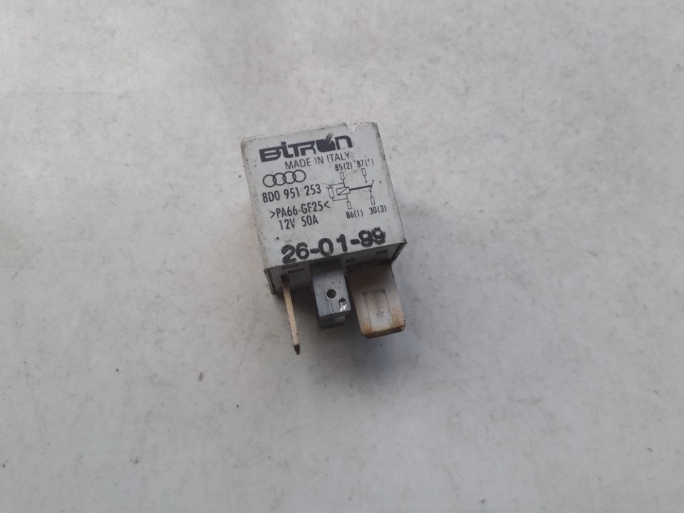 8D0951253 Volkswagen Passat 1999 Relay module | EuroImpex