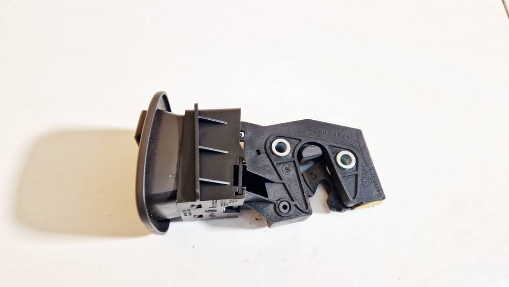 3B0885737E Volkswagen Passat 2005 Seat Lock Latch assembly